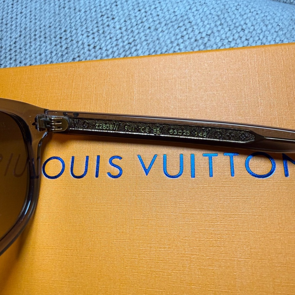 Louis Vuitton Brown Gradient Round Sunglasses NWT - image 4